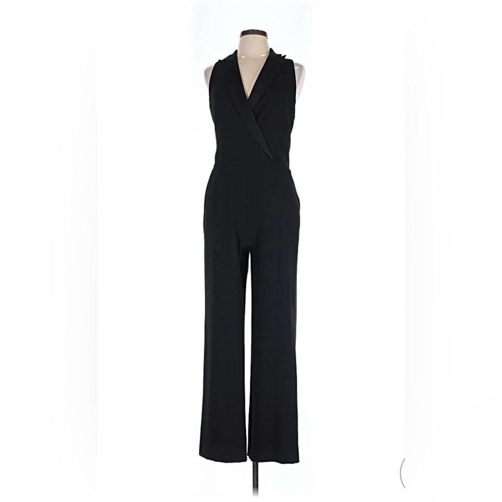 Trina Turk Jumpsuit 6 Tall Pockets l.new
Sleeveless V neck cross bodice.new year